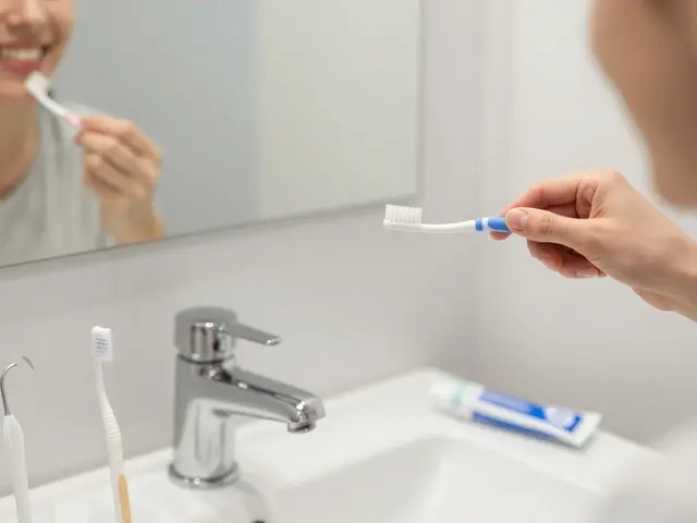 Návod na používání mezizubních kartáčků k dosažení bílých zubů