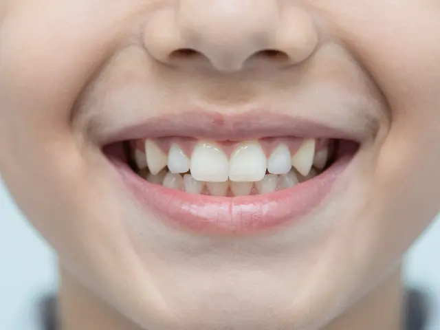 Zubní kámen u dětí: Jak na něj pomocí alternativních metod a prevence