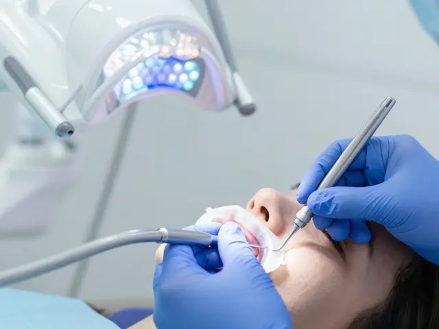 Kdo dělá bělení zubů? Lékař, hygienistka nebo vy doma?